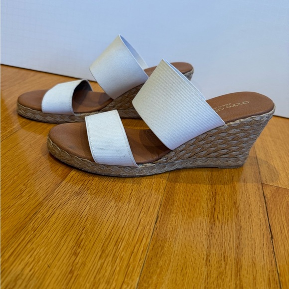 Andre Assous Off White Wedge Sandals: size 39 - Picture 1 of 7
